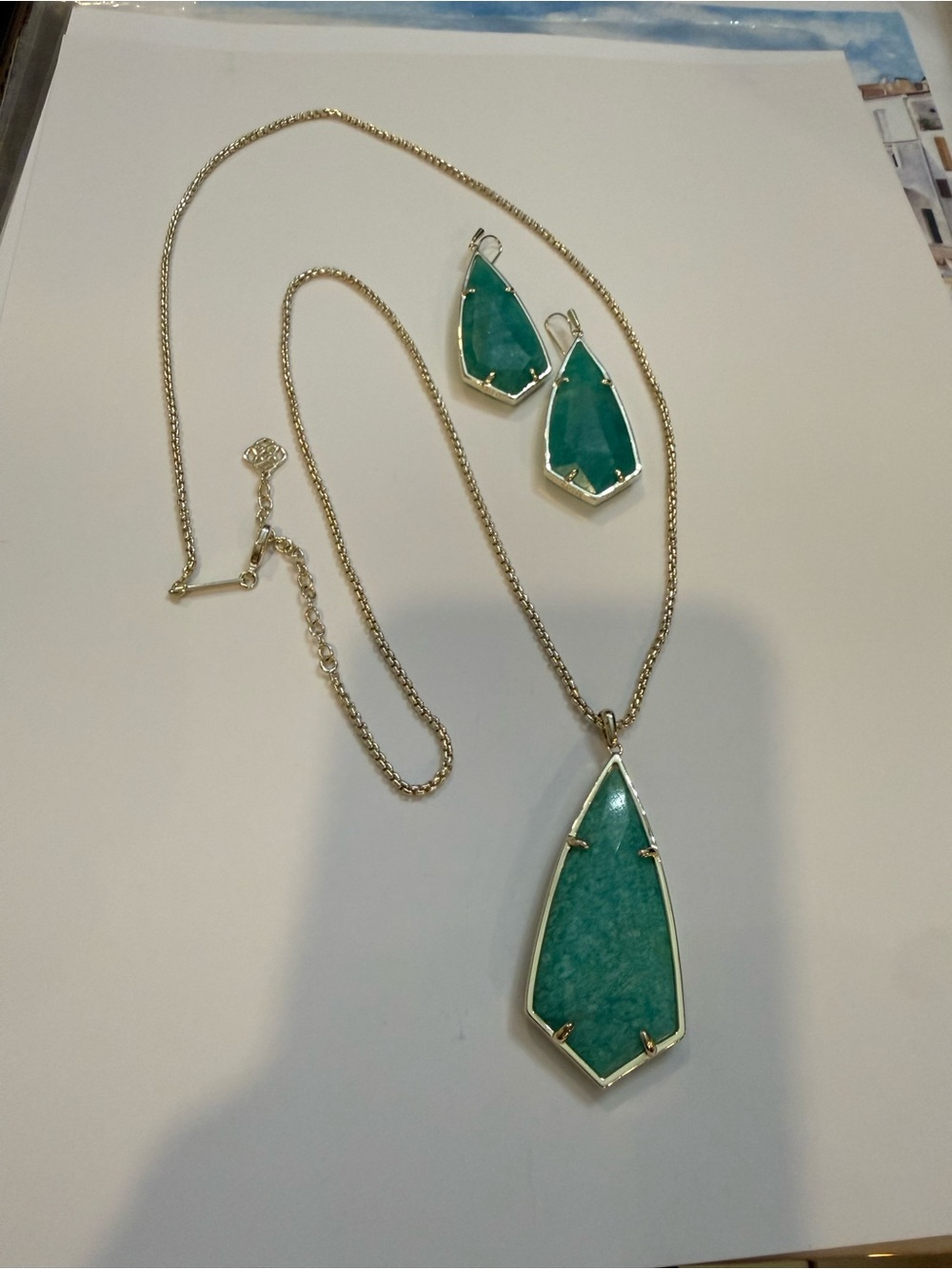 Kendra Scott Teal Green Stone Pendant Necklace and Drop Earrings Set